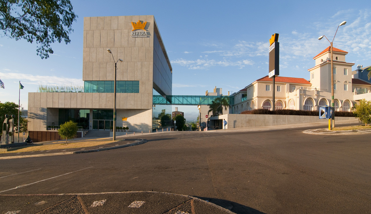 Rivera Hotel and Casino Complex / Gualano & Gualano Arquitectos, © Marcos Mendizabal