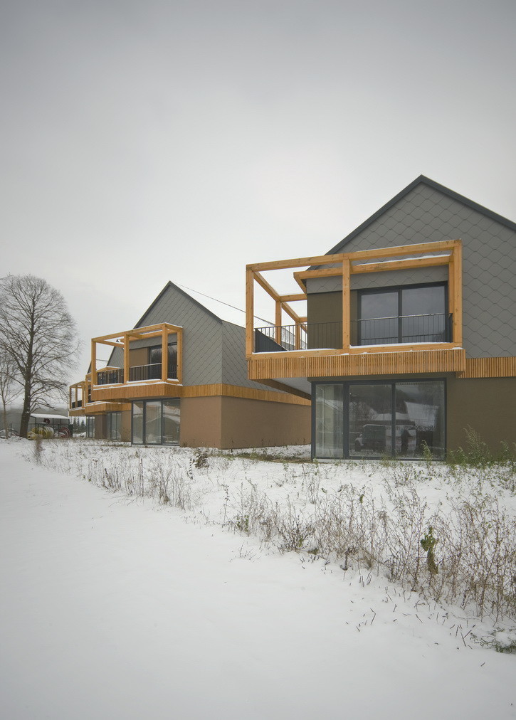 Backbone Village Houses / OFIS arhitekti, © Tomaz Gregoric