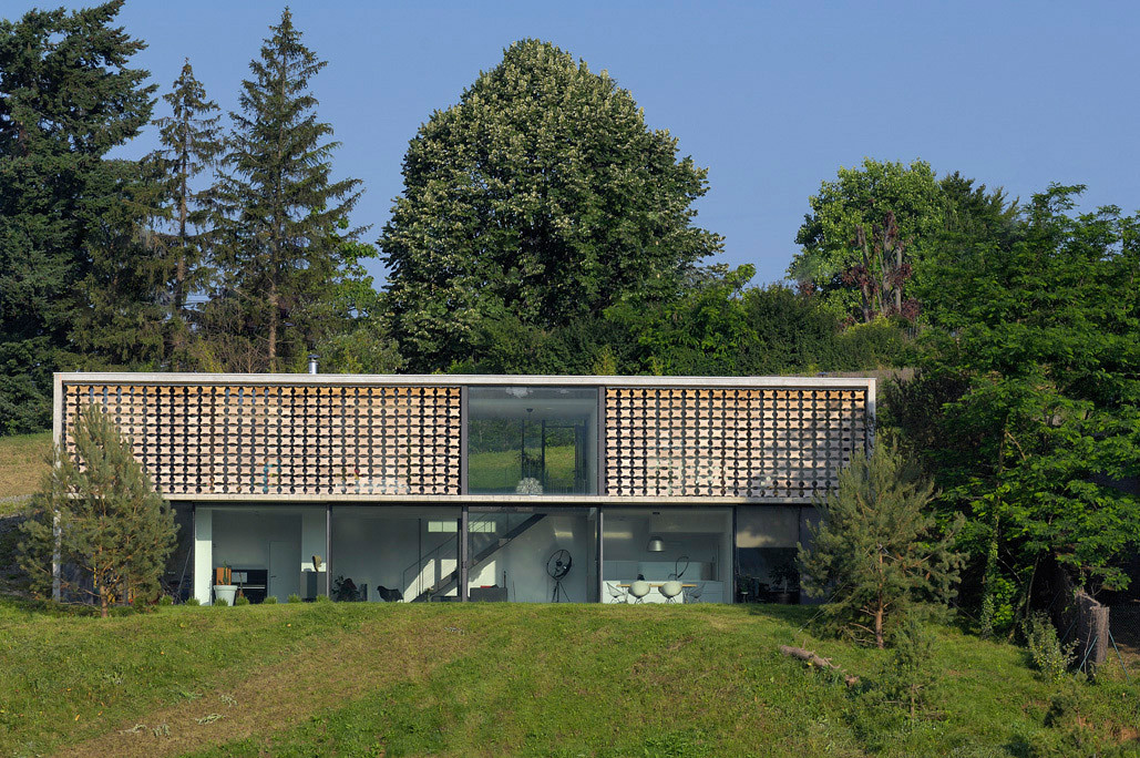 Biscuit House / aum