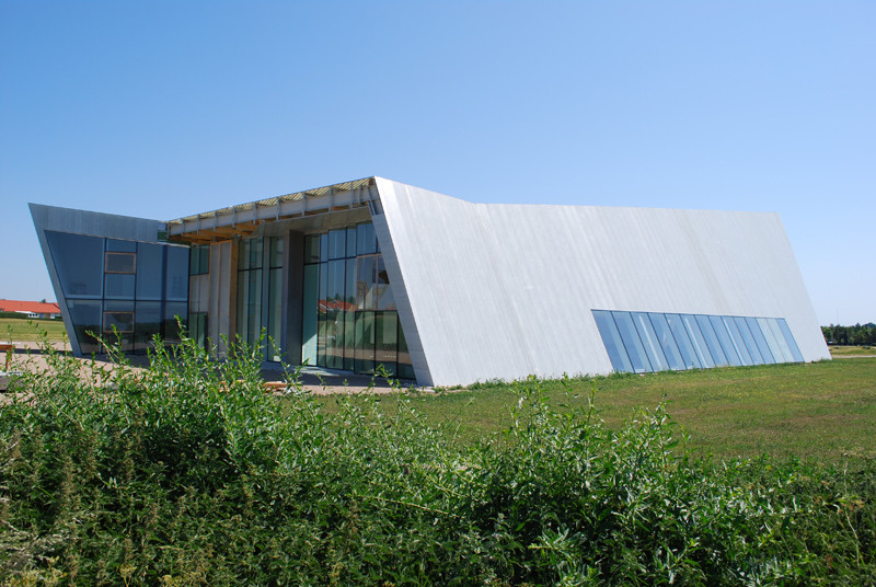The Church of the Holy Cross / KHR