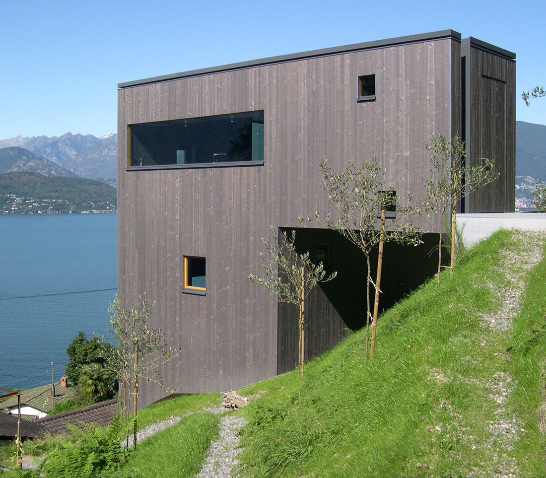 Wood house in Caviano / Wespi de Meuron