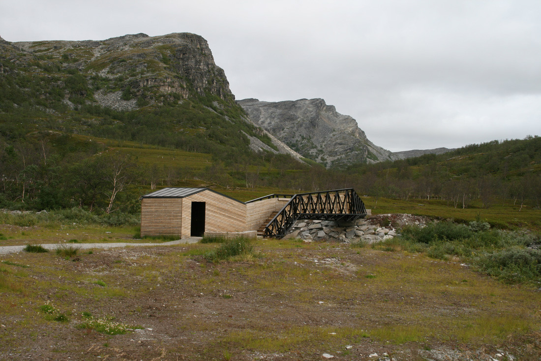 Lillefjord Rest area & footbridge / Pushak