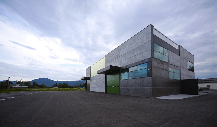 Office, Store & shop concrete container / OFIS Arhitekti, © Tomaz Gregoric