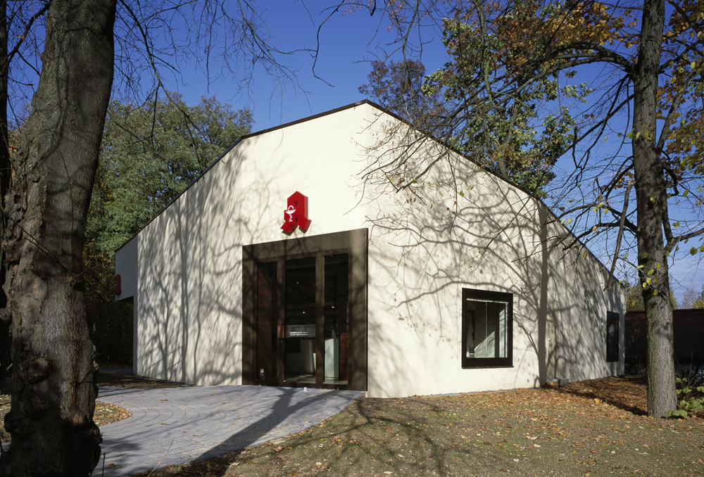 Chemist's shop in the town wood / Atelier st, © Bertram Bölkow & Maximilian Meisse