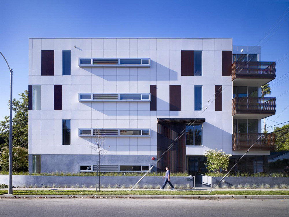 Woodbridge12 Condominiums / SPF:a, © John Edward Linden