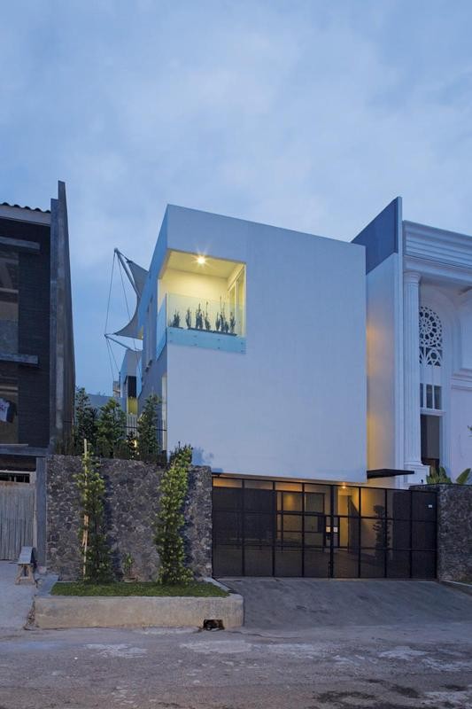 White Box House / Indra Tata Adilaras, © Sjahrial Iqbal / Griya Asri