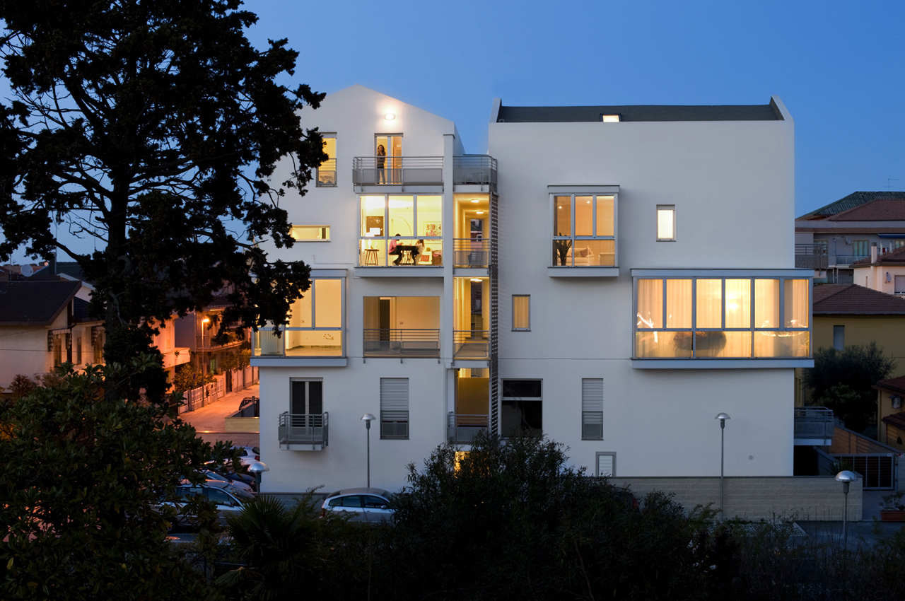 Residential Building in Montesilvano / Studio Zero85, © Sergio Camplone