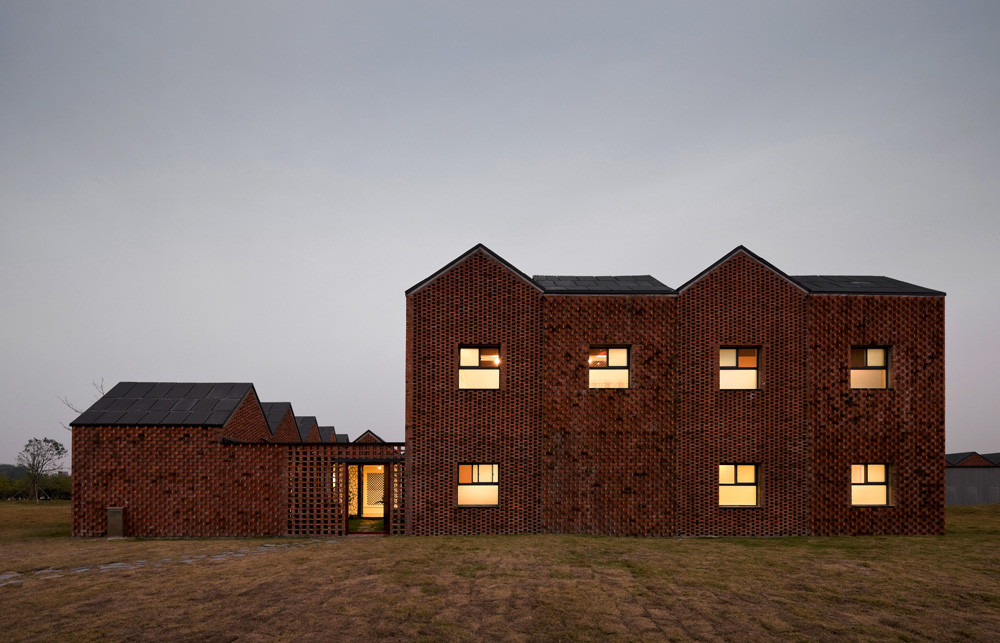 Three Courtyard Community Centre / AZL architects, © Iwan Baan