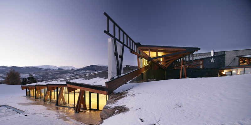 Pyrenees Golf Club and Social Centre / MiAS Arquitectes, © Adrià Goula