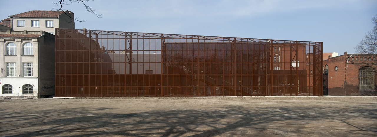 High School Sport and Leisure Building / Major Architekci, © Daniel Rumiancew