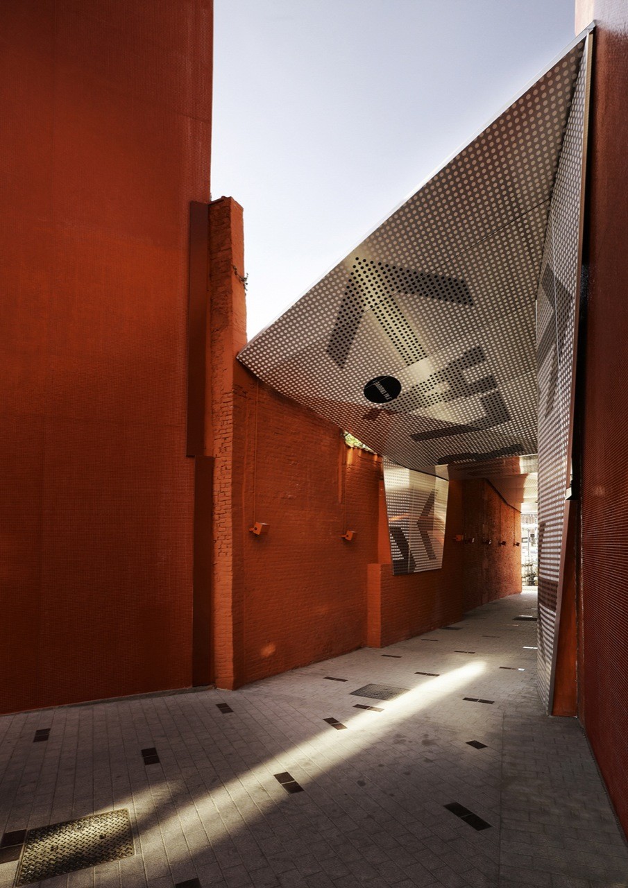 Covered Pedestrian Crossing / Atelier 9.81, © Julien Lanoo