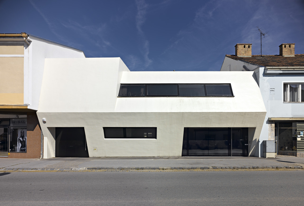 White Monolith / LOSTINARCHITECTURE, © Gebhard Sengmüller