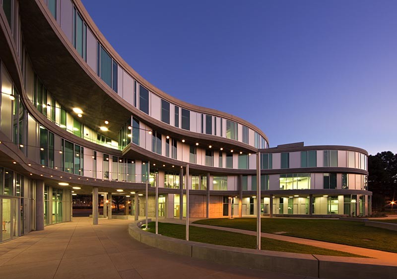 Humanities Gateway / Fentress Architects, © Heliphoto