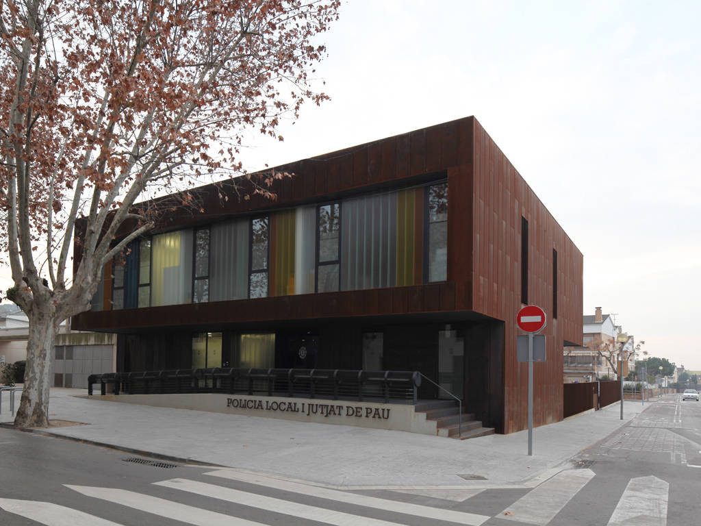 Police Station in Barcelona / MIZIEN