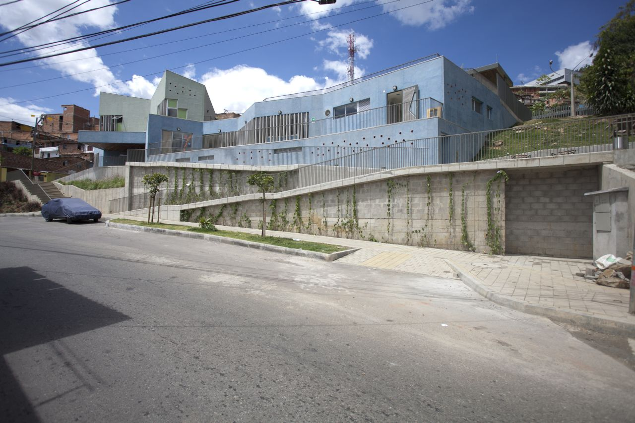 Santo Domingo Savio Kindergarten / Plan B arquitectos, © Sergio Gomez