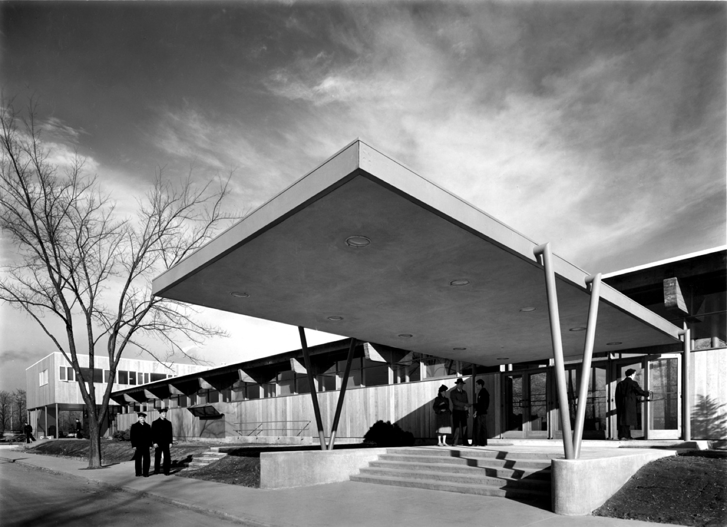 AD Classics: Great Lakes Naval Training Center, Hostess House / SOM, © Hedrich Blessing