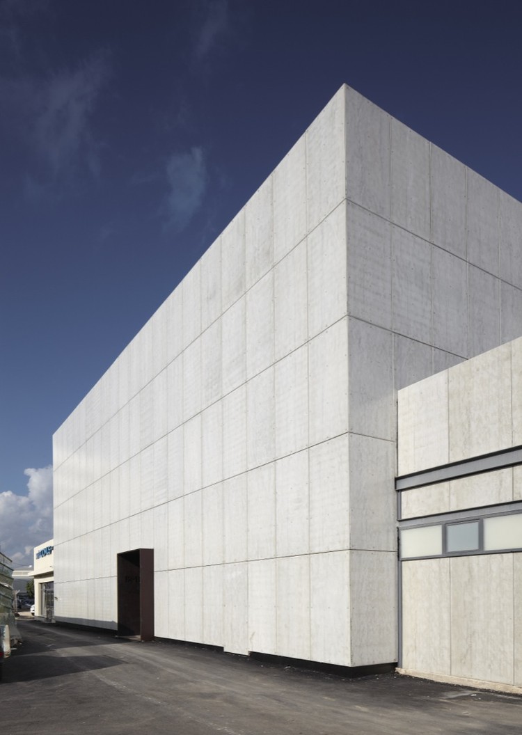 A Casca e seu Conteúdo – Showroom Italia B&B / Pitsou Kedem Architects, © Amit Geron