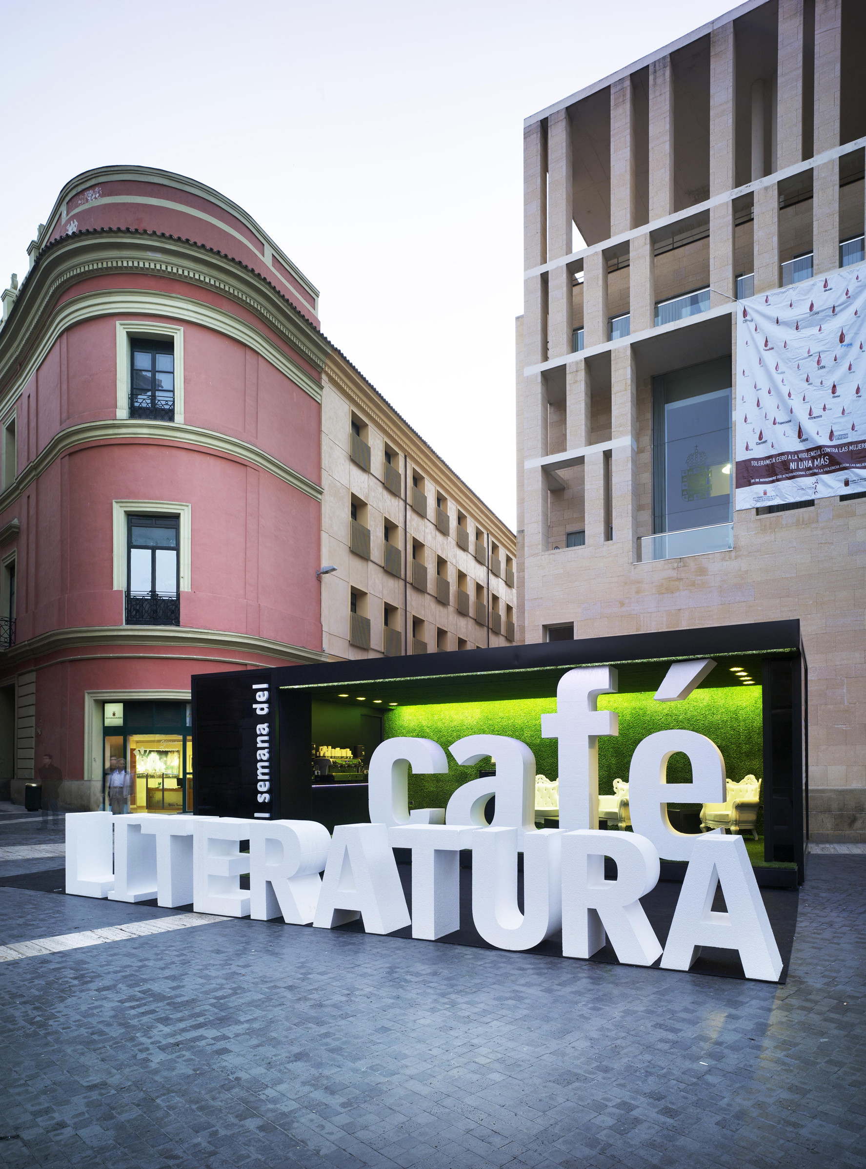 Coffee And Literature Stand / Clavel Arquitectos, © David Frutos Ruiz