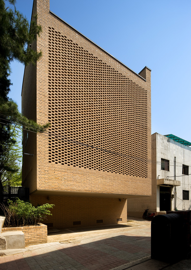 The West Village / Doojin Hwang Architects, © Youngchae Park