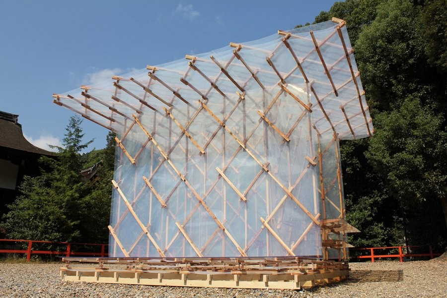 Vivienda temporal construida con imanes, por Kengo Kuma & Asociados, © Nikkei Architecture
