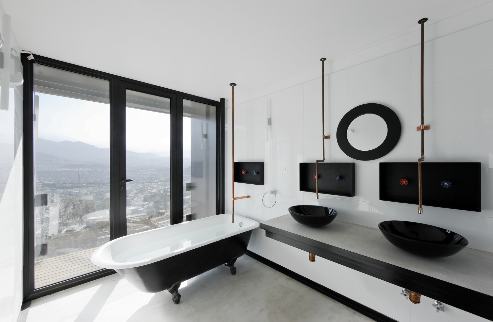 Casa Oruga / Sebastián Irarrázaval Delpiano . Image © Sergio Pirrone