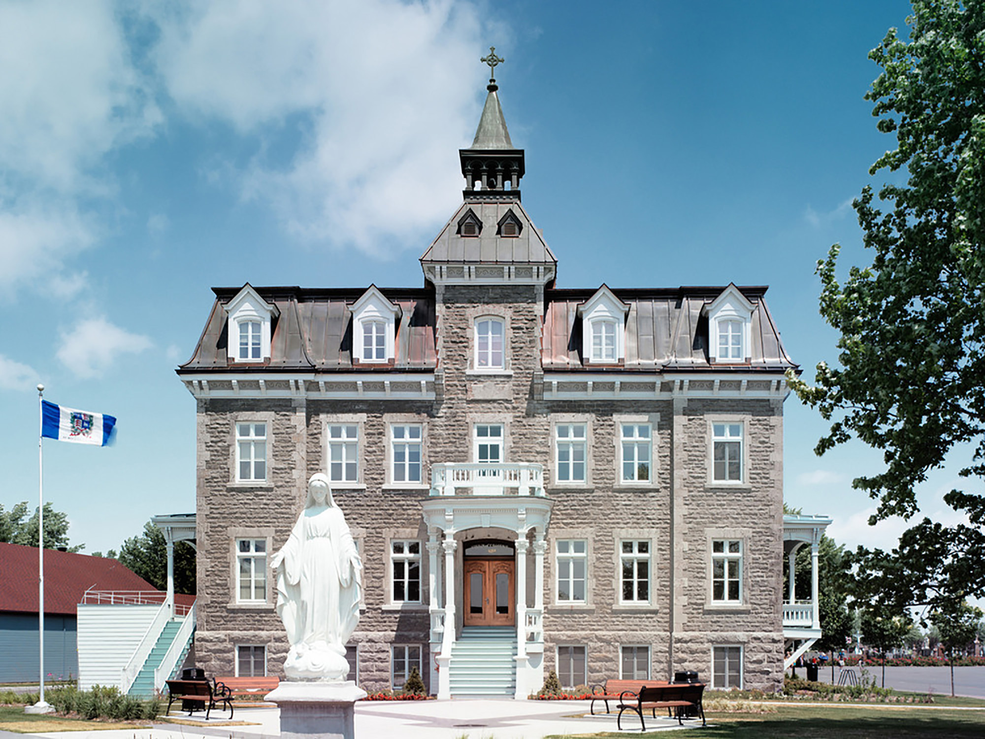 Gallery of Saint Rochdel’Achigan City Hall / Affleck de la Riva