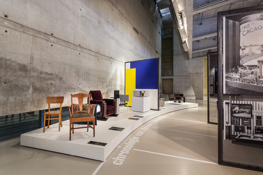 A chronology of chairs presents a brief history of Dutch seating at the World's Fair. Image © Peter Tijhuis