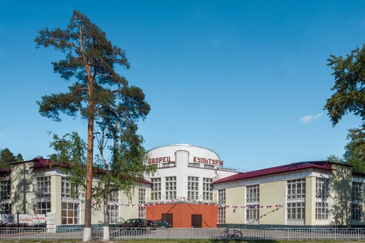 Porcelain Factory Club (Dulyovo) (1930) / Konstantin Melnikov. Image © Denis Esakov