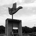 Open Hand Monument. Le Corbusier. Image © Fernanda Antonio Open Hand Monument. Le Corbusier. Image © Fernanda Antonio