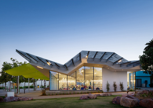 Pico Branch Library; United States / Koning Eizenberg Architecture Inc. Image © Eric Staudenmaier