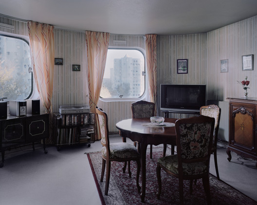Les Tours Aillaud, Cité Pablo Picasso, Nanterre, 2014. Image ©  Laurent Kronental