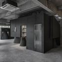 Winner of 2016 World Interior of the Year: Black Cant System - HEIKE fashion brand concept store (Hangzhou, China) / Hangzhou AN Interior Design. Image via World Festival of Interiors