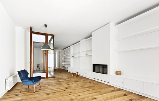 Vertical Patio House / Estudi NAO. Image © José Hevia Vertical Patio House / Estudi NAO. Image © José Hevia