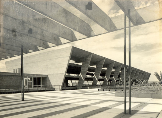 Museu de Arte Moderna do Rio de Janeiro / Affonso Eduardo Reidy. Image © Centro de Documentação e Pesquisa do MAM. Museu de Arte Moderna do Rio de Janeiro / Affonso Eduardo Reidy. Image © Centro de Documentação e Pesquisa do MAM.