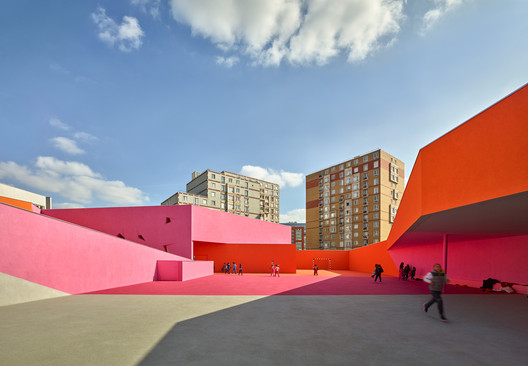 'Simone Veil' Group of Schools in Colombes / Dominique Coulon & associés. Image © Eugeni Pons 'Simone Veil' Group of Schools in Colombes / Dominique Coulon & associés. Image © Eugeni Pons