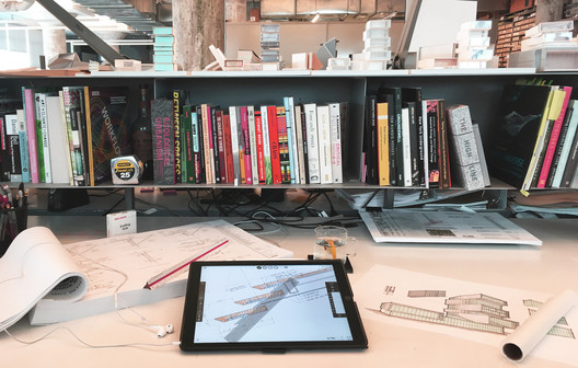 Sean Gallagher's desk at Diller Scofidio + Renfro. Image Courtesy of Morpholio