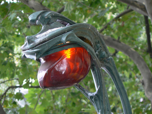 A typical beacon light outside the entrance to a Paris Métro station. ImageVia <a href=“https://pixabay.com/”>Pixabay</a> licensed under <a href=“https://creativecommons.org/publicdomain/zero/1.0/deed.en“>CC0 1.0 (Public Domain)</a> A typical beacon light outside the entrance to a Paris Métro station. ImageVia <a href=“https://pixabay.com/”>Pixabay</a> licensed under <a href=“https://creativecommons.org/publicdomain/zero/1.0/deed.en“>CC0 1.0 (Public Domain)</a>