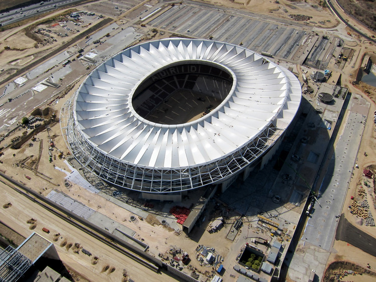 Este timelapse revela cómo se levantó la cubierta del Wanda Metropolitano en Madrid, © FCC