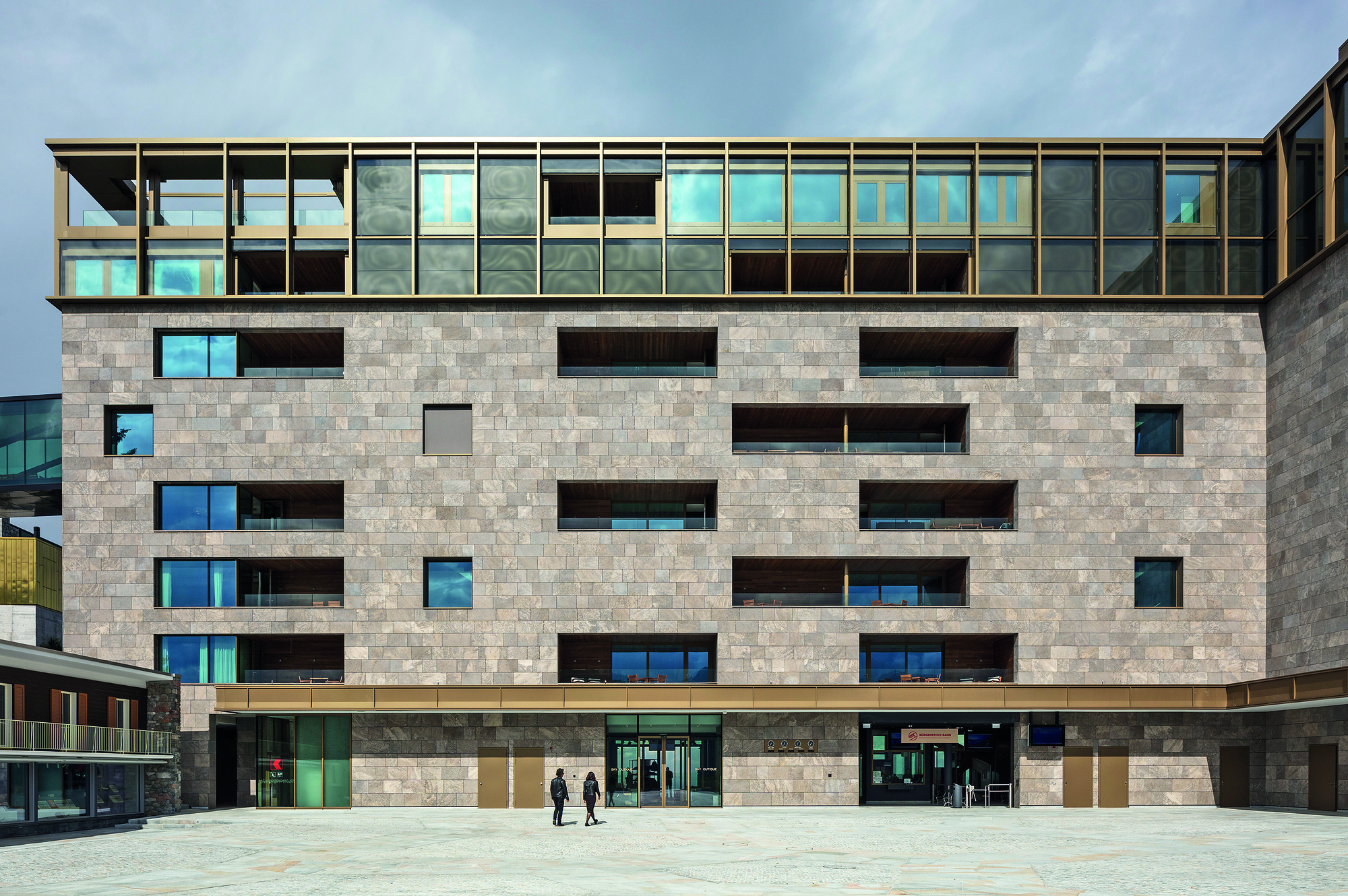 画廊 布尔根施托克酒店，玻璃幕墙设计如同悬空的摩天大楼 / Rüssli Architekten AG   - 9