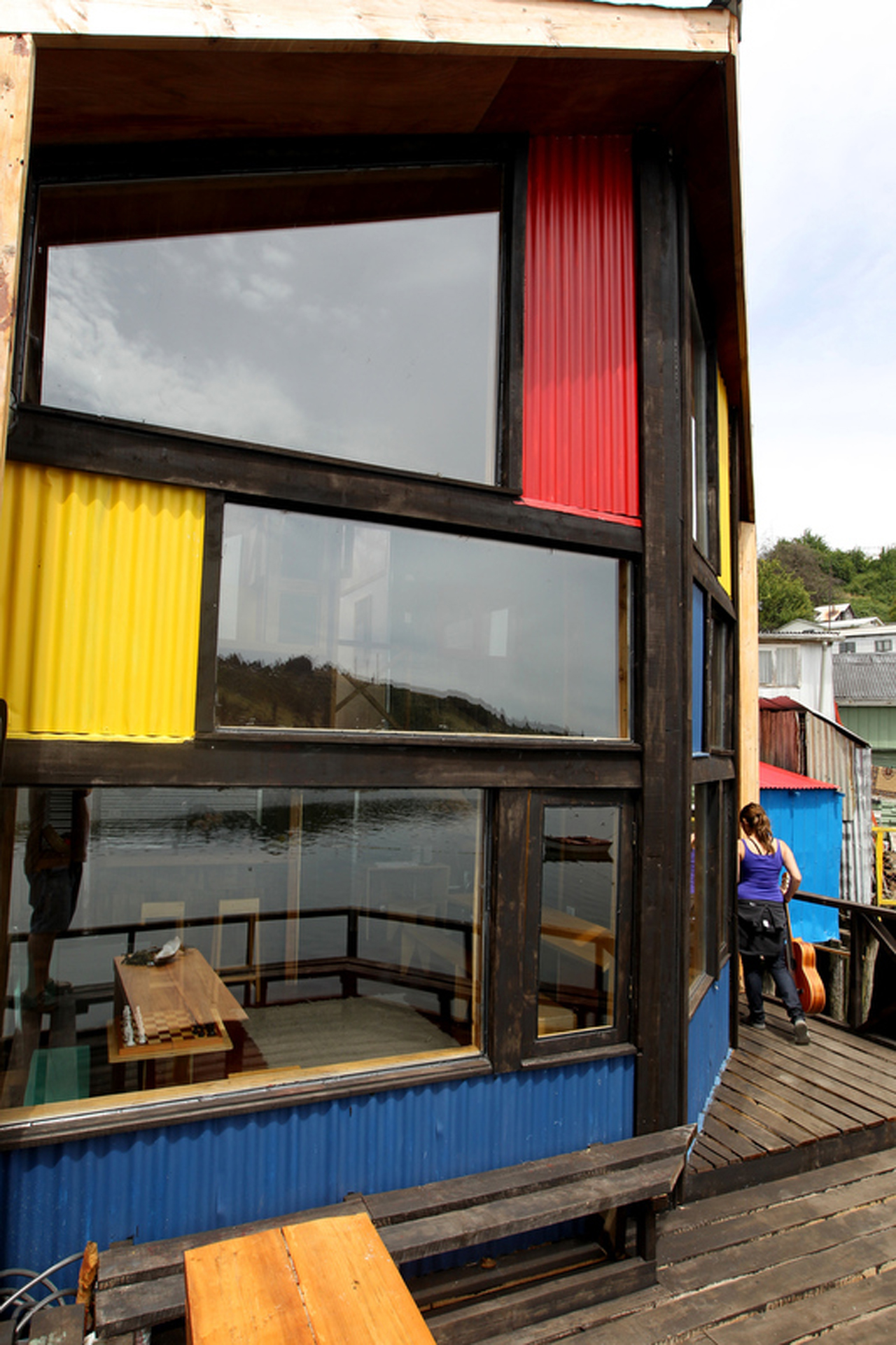 Hostal Palafito Sur, em Chiloé / Eugenio Ortúzar + Tania Gebauer - Imagem 3 de 22