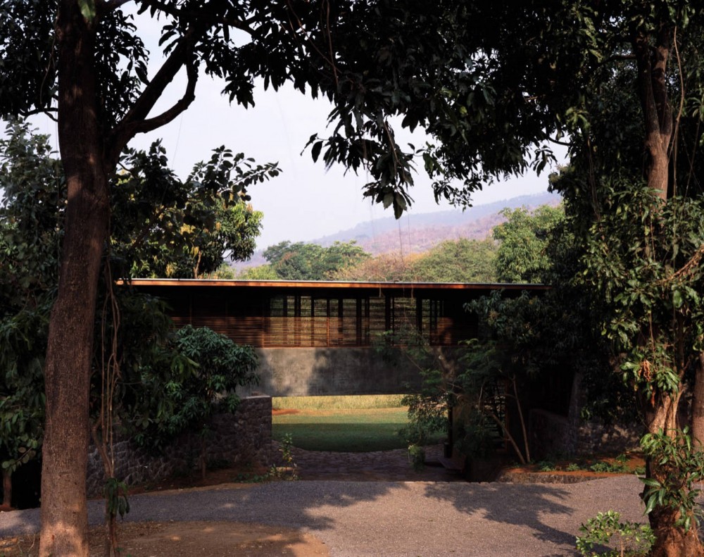 Casa em Belavali / Studio Mumbai Architects - Imagem 1 de 24