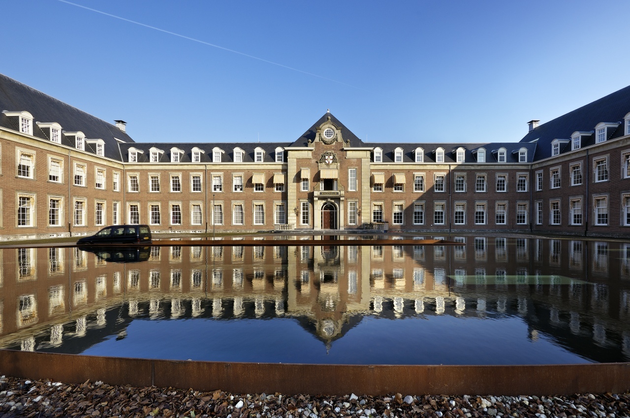 Ornamental Pond / Hosper - Imagem 2 de 16