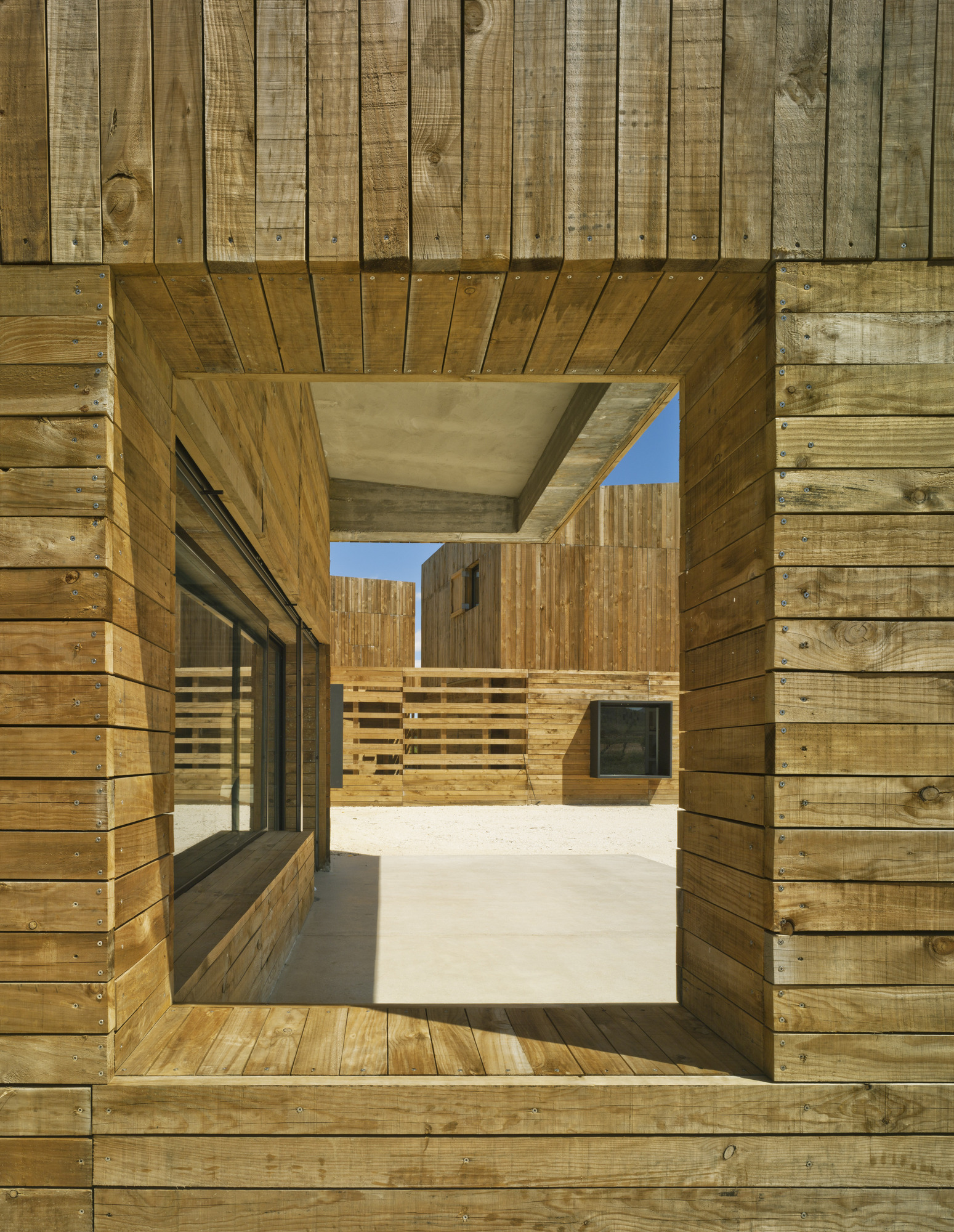 Galeria de Casa Para Três Irmãs / BlancafortReus