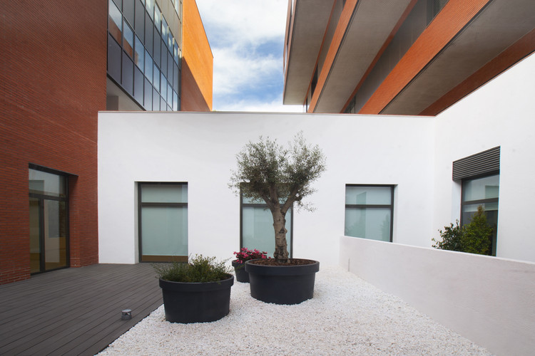 Residential Center Cugat Natura - Windows, Facade