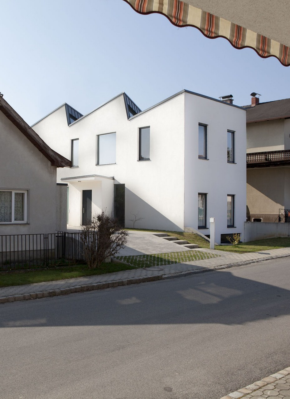 Gallery of My Cousin’s House / Martin Möstbock 6