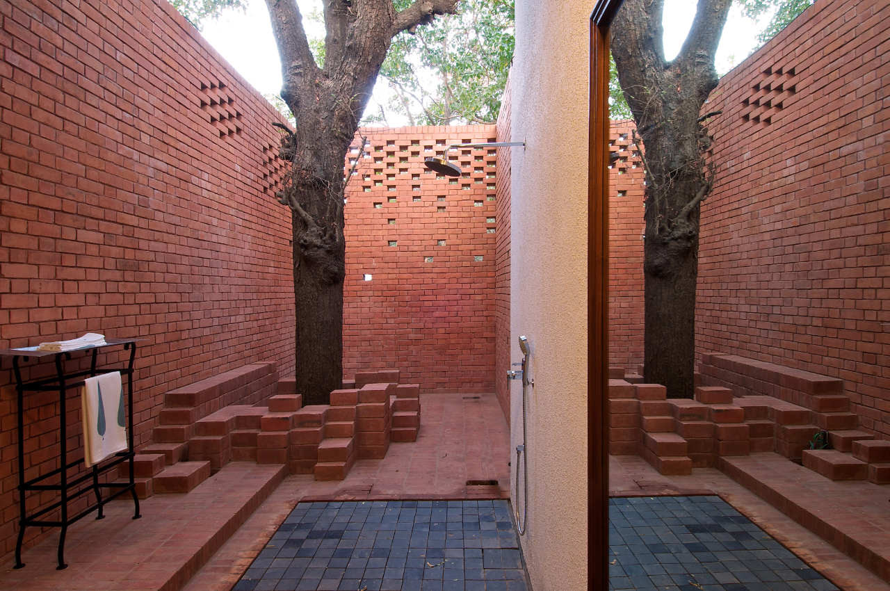 Gallery of The Brick Kiln House / SPASM Design Architects 16