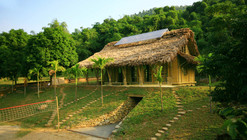 Suoi Re Village Community House / 1+1>2 Architects