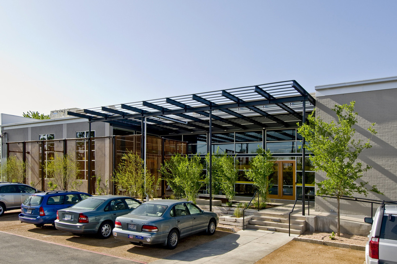 Gallery of Lance Armstrong Foundation Headquarters / LakeFlato