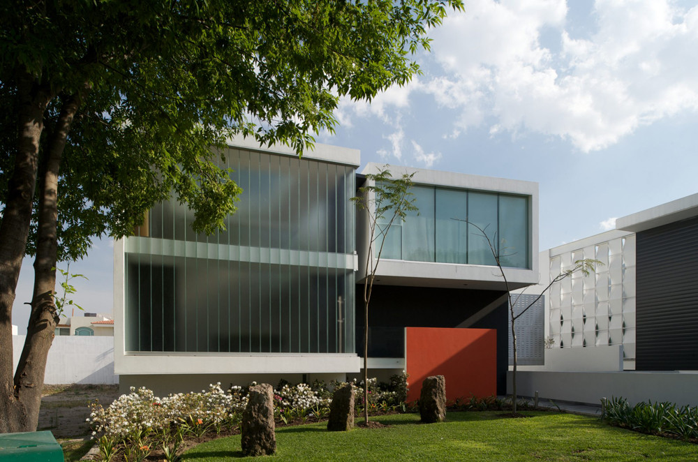 Gallery of MO House / LVS Architecture + JC NAME Arquitectos 10