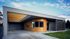 House with a Capsule / KWK PROMES